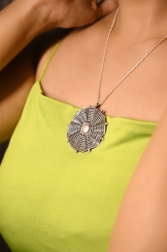 Concentric Wire Pearl Necklace