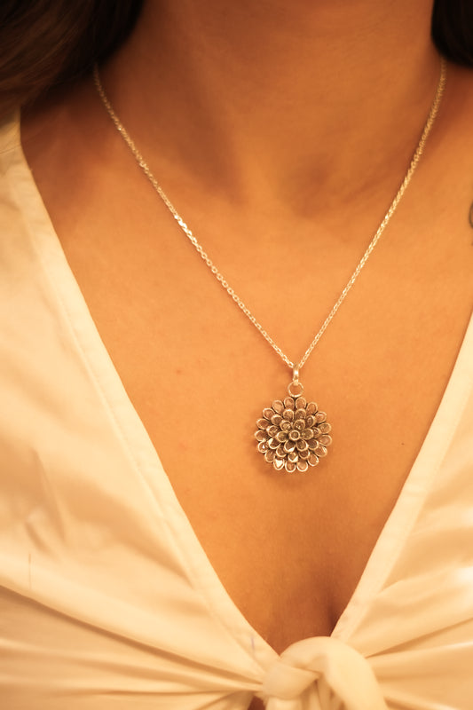 Shimmering Floral Bloom Necklace