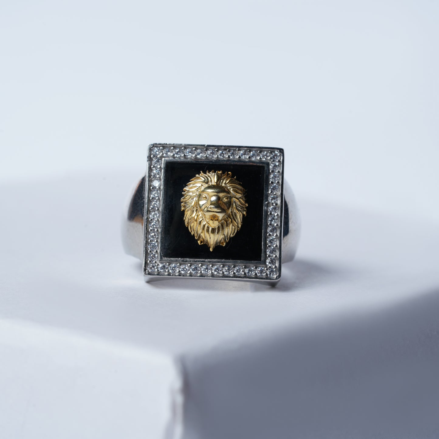 Monarch's Victory Crest Ring